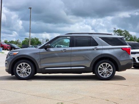 Used 2023 Ford Explorer XLT w/ Equipment Group 202A AWD/4WD image 5
