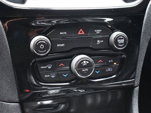 Used 2019 Chrysler 300 S image 34