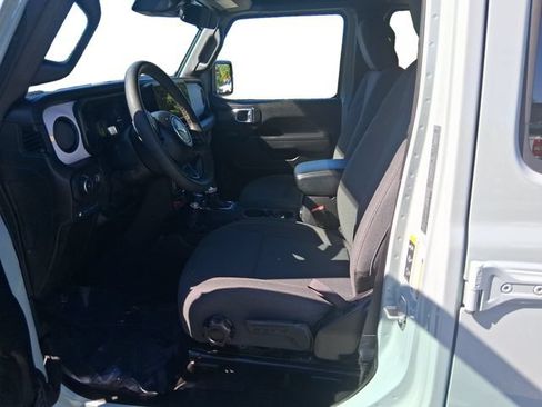 Used 2024 Jeep Wrangler Unlimited AWD/4WD image 10