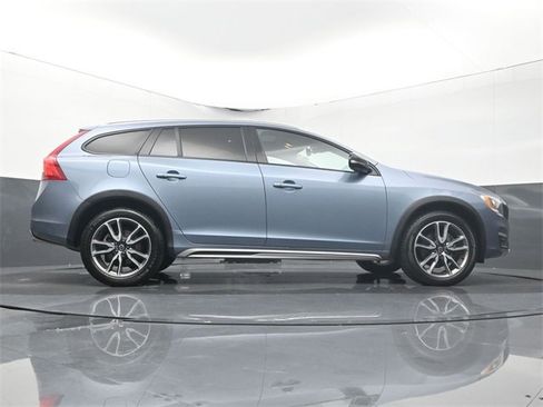 Used 2018 Volvo V60 T5 Cross Country w/ Convenience Package image 12