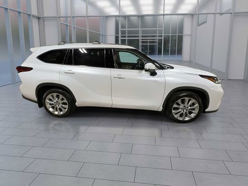 Used 2023 Toyota Highlander Limited AWD/4WD image 9