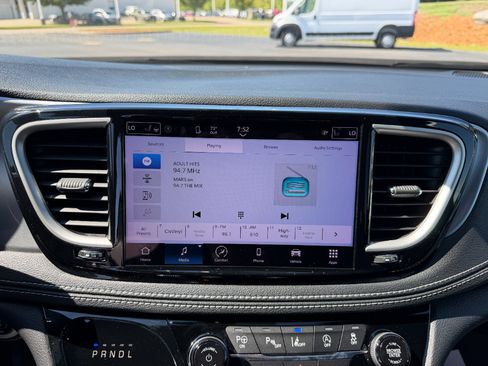 Used 2023 Chrysler Pacifica Touring-L w/ S Appearance Package FWD image 29