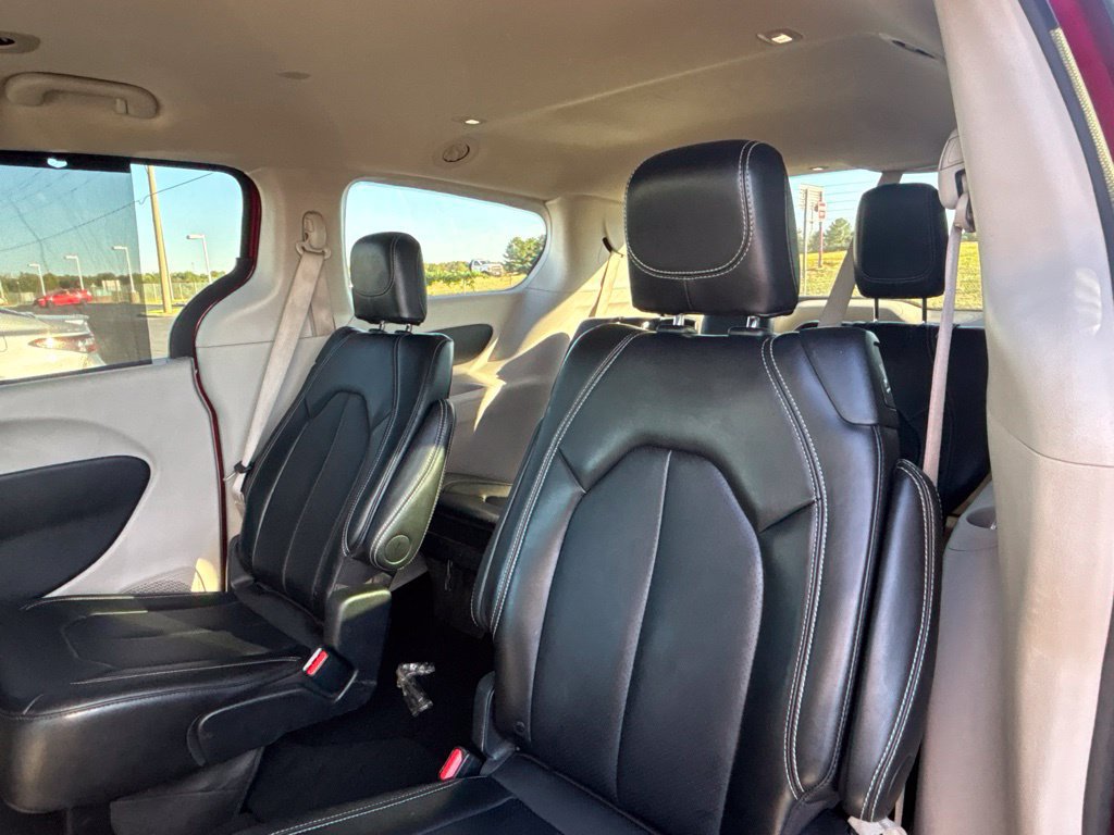 Used 2024 Chrysler Pacifica Touring-L FWD image 6