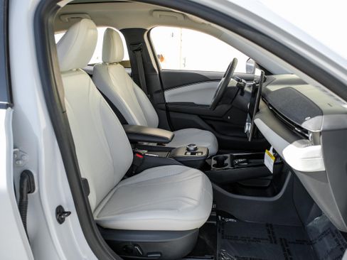 Used 2022 Ford Mustang Mach-E Premium image 28