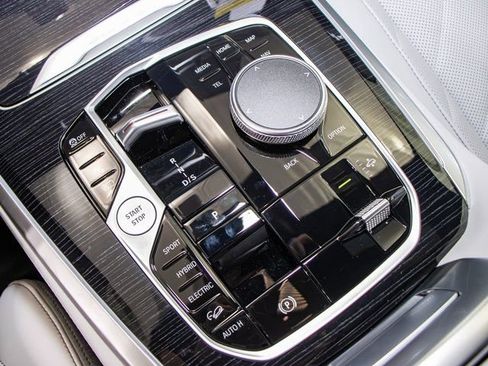 Used 2026 BMW X5 xDrive50e w/ M Sport Package image 19