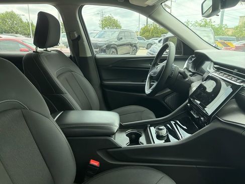 Used 2024 Jeep Grand Cherokee L Laredo AWD/4WD image 3