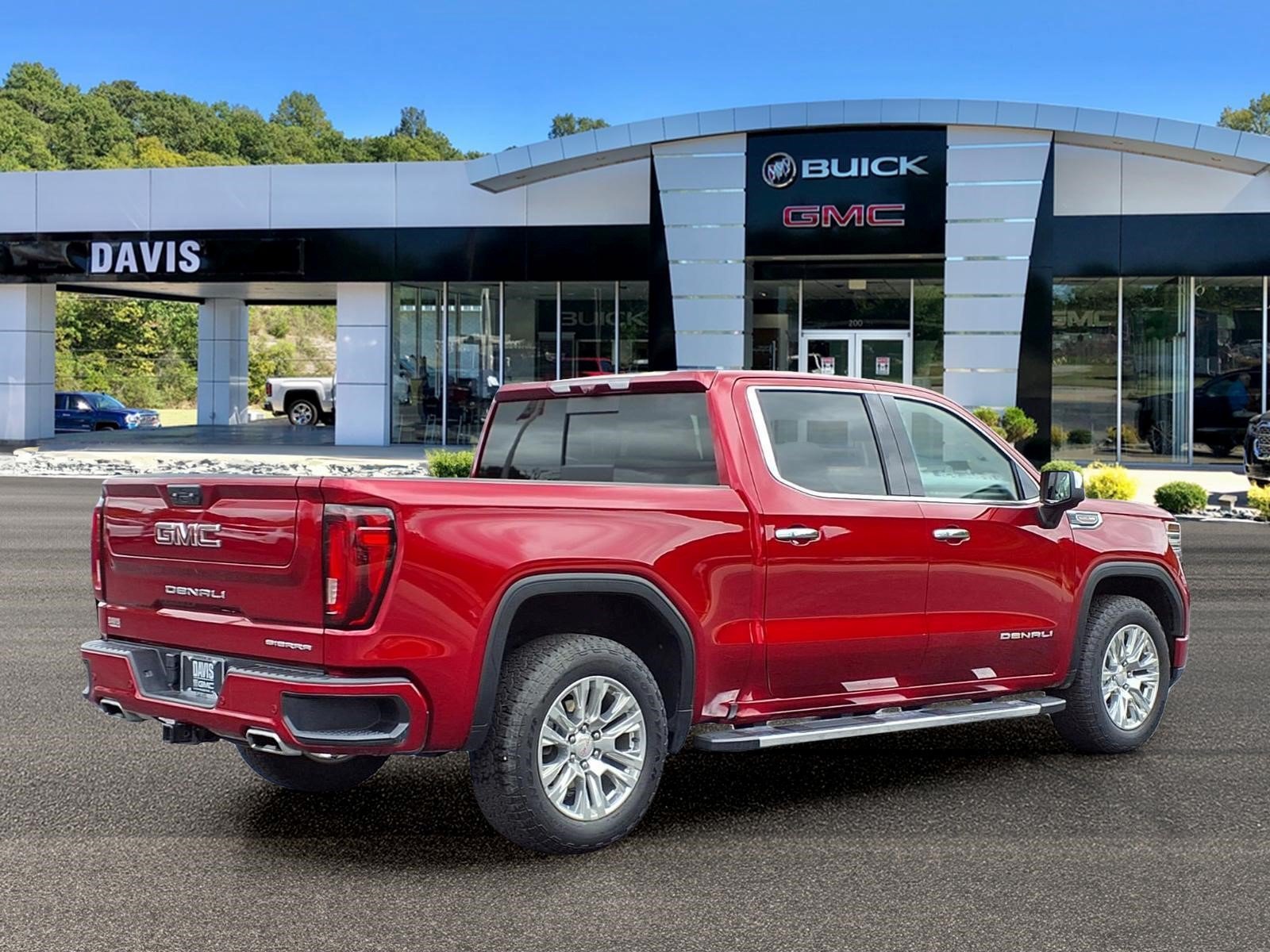 Used 2023 GMC Sierra 1500 Denali w/ Technology Package AWD/4WD image 4