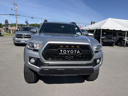 Used 2020 Toyota Tacoma TRD Off-Road AWD/4WD image 2