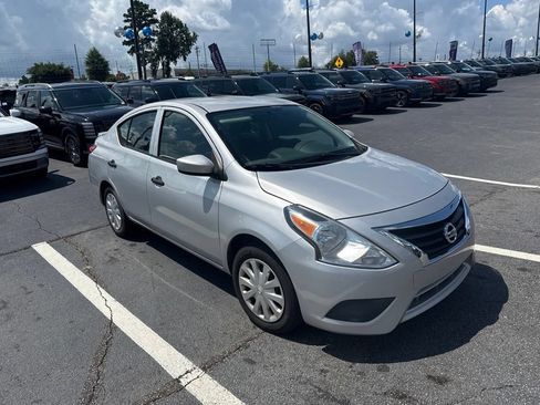Used 2019 Nissan Versa S Plus FWD image 3