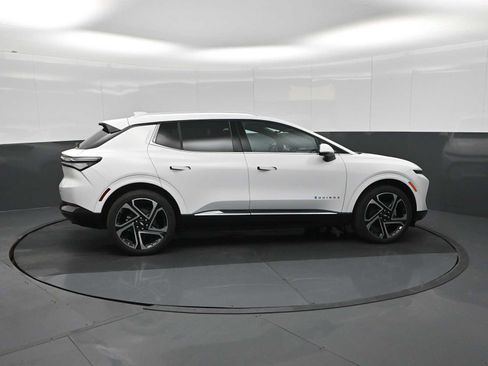 New 2026 Chevrolet Equinox EV LT image 9