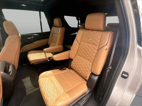 Used 2024 Cadillac Escalade Premium Luxury w/ Performance Package AWD/4WD image 21