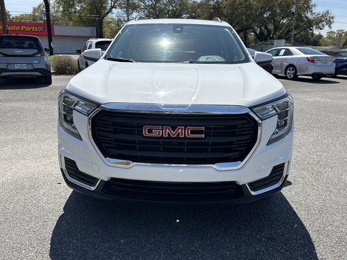 Used 2024 GMC Terrain SLE w/ Driver Convenience Package FWD image 8