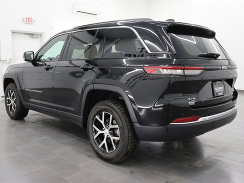 Used 2023 Jeep Grand Cherokee Limited image 6