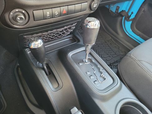Used 2018 Jeep Wrangler Unlimited Sport S AWD/4WD image 28