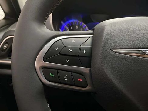 Used 2026 Chrysler Pacifica Limited FWD image 59