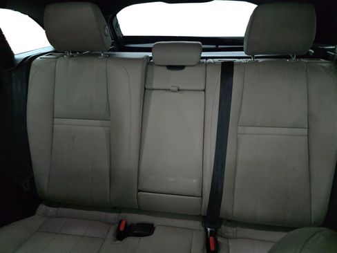 Used 2018 Land Rover Range Rover Velar R-Dynamic SE image 37