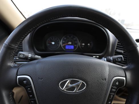 Used 2011 Hyundai Santa Fe Limited image 24