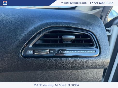 Used 2019 Dodge Challenger SXT image 33