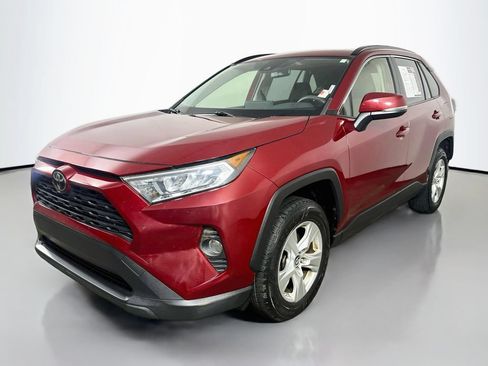 Used 2019 Toyota RAV4 XLE w/ Convenience Package FWD image 3