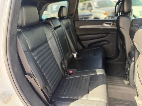 Used 2018 Jeep Grand Cherokee Limited AWD/4WD image 7