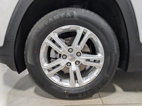 Used 2024 GMC Terrain SLE image 9