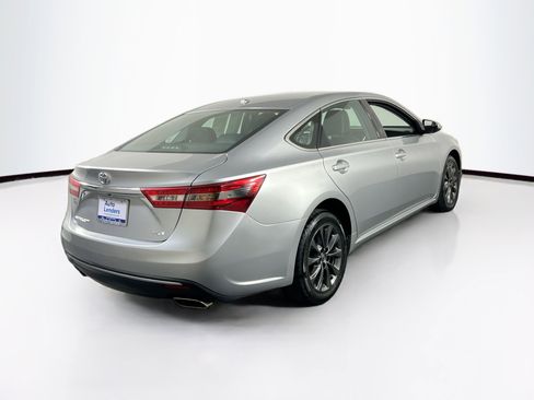 Used 2017 Toyota Avalon XLE image 5