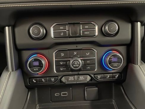 Used 2023 Chevrolet Suburban Premier w/ Premium Package 2 AWD/4WD image 5