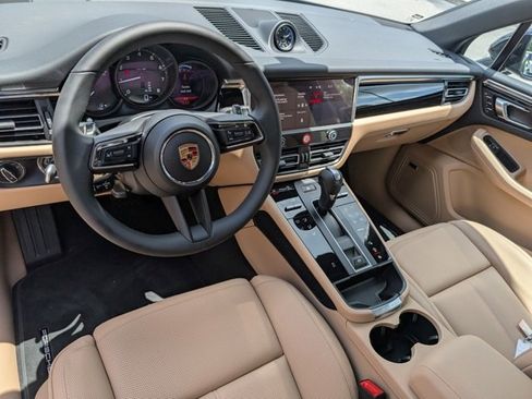 New 2025 Porsche Macan image 4