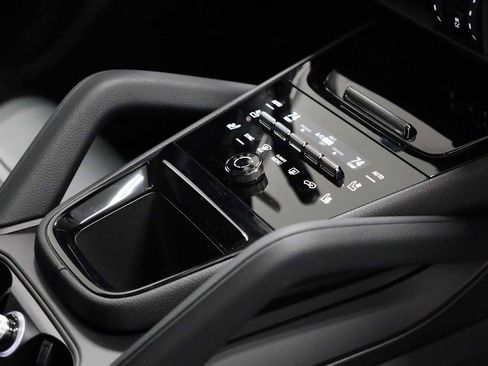 New 2025 Porsche Cayenne Coupe image 21