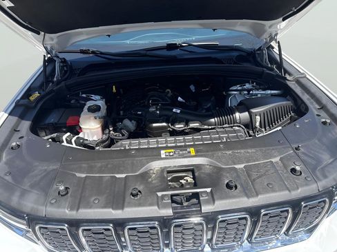 Used 2023 Jeep Grand Cherokee Limited AWD/4WD image 16