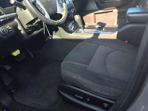 Used 2016 Chevrolet Traverse LT FWD image 6