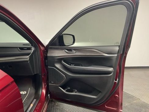 Used 2023 Jeep Grand Cherokee Overland image 23