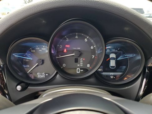 Used 2025 Porsche Macan AWD/4WD image 28