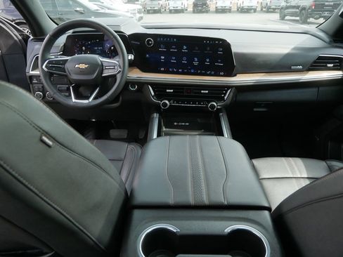 Used 2025 Chevrolet Suburban High Country AWD/4WD image 21