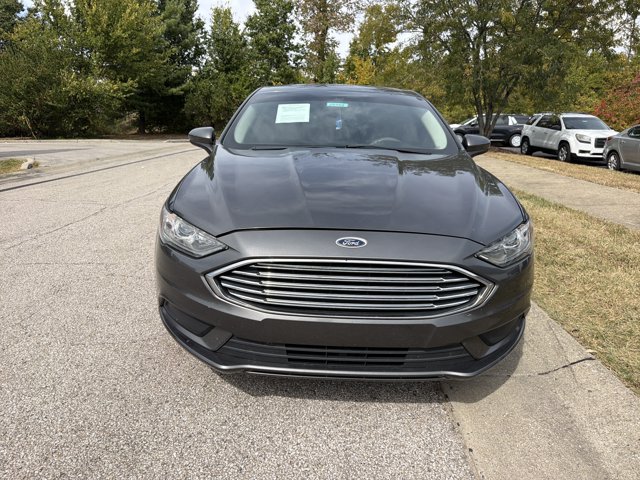 Used 2017 Ford Fusion SE w/ Fusion SE Technology Package FWD image 3
