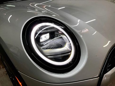 Used 2025 MINI Cooper 2-Door Hardtop image 30