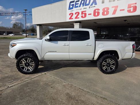 Used 2021 Toyota Tacoma TRD Sport w/ Advanced Technology Package image 2