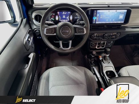 Used 2024 Jeep Wrangler Unlimited Sahara AWD/4WD image 24