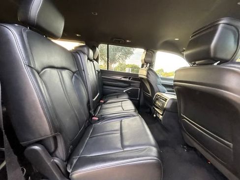 Used 2024 Jeep Wagoneer L Series II w/ Flexible Seating Group AWD/4WD image 12