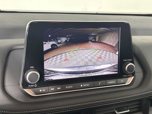 Used 2025 Nissan Rogue SV FWD image 32