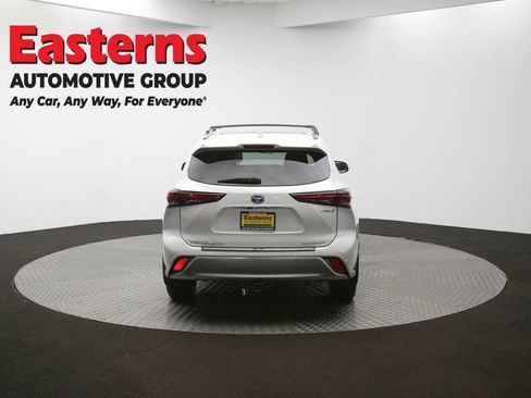 Used 2024 Toyota Highlander Platinum image 42