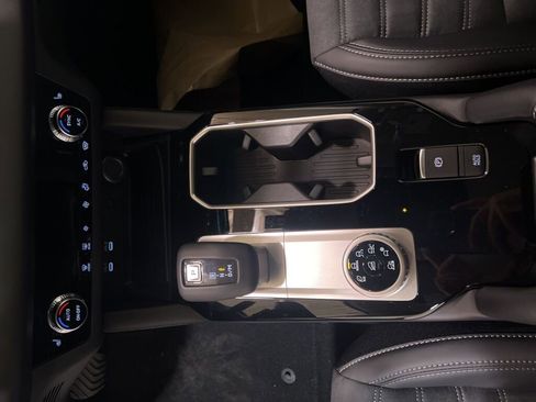 New 2025 Mitsubishi Outlander SE image 18