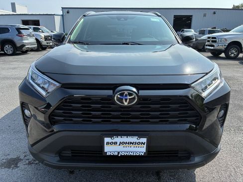 Used 2021 Toyota RAV4 XLE AWD/4WD image 2