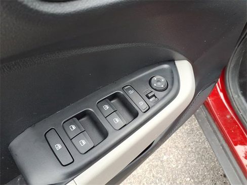 Used 2025 Hyundai Venue SEL image 11