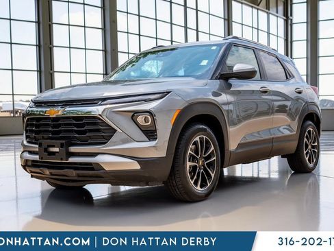 Used 2024 Chevrolet TrailBlazer LT w/ Convenience Package FWD image 1