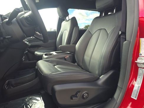 New 2026 Chrysler Pacifica Select image 9