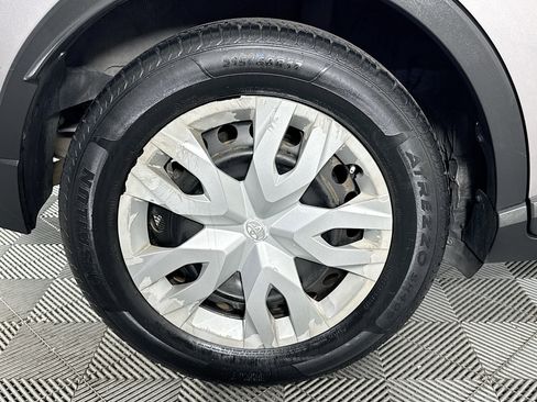 Used 2019 Toyota C-HR LE FWD image 31