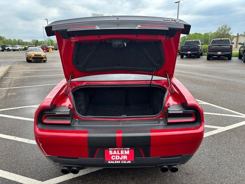 Used 2017 Dodge Challenger SRT Hellcat RWD image 13