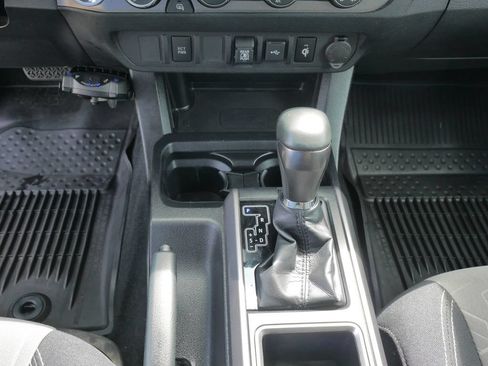 Used 2020 Toyota Tacoma TRD Sport AWD/4WD image 24