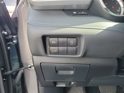 Used 2024 Toyota Highlander XLE FWD image 23